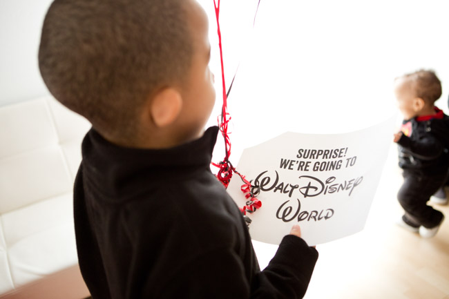 Such a fun idea for a Walt Disney World Vacation Reveal with free downloadable tag!