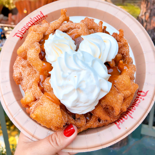 25+ of the Best Things to Eat and Drink at Disneyland